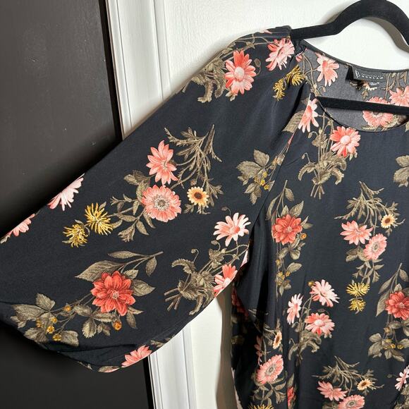 B Collection by Bobeau Women's Black Floral Balloon Half Sleeve Top Size Small - Picture 3 of 11